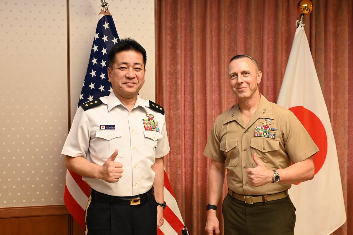 JapanJointStaff's tweet photo. On May 16th, #VCJJS LTG MATSUNAGA Koji held a meeting with outgoing USFJ Deputy Commander, Maj Gen George B. Rowell Ⅳ, and praised his contributions to the security of Japan and strengthening the Japan-U.S. Alliance.🇯🇵🇺🇸
For more detail,
https://t.co/diAQ19f2dH https://t.co/O9b6nIukU1