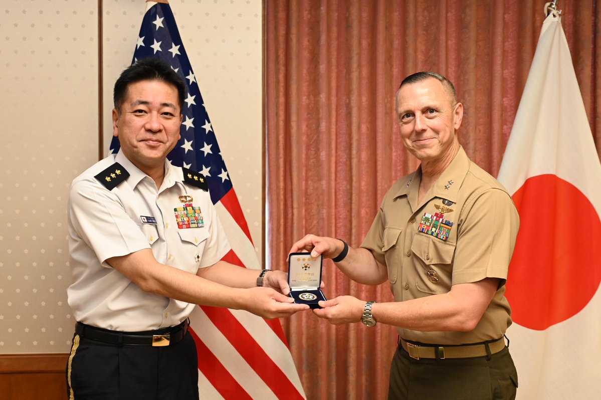 JapanJointStaff's tweet photo. On May 16th, #VCJJS LTG MATSUNAGA Koji held a meeting with outgoing USFJ Deputy Commander, Maj Gen George B. Rowell Ⅳ, and praised his contributions to the security of Japan and strengthening the Japan-U.S. Alliance.🇯🇵🇺🇸
For more detail,
https://t.co/diAQ19f2dH https://t.co/O9b6nIukU1