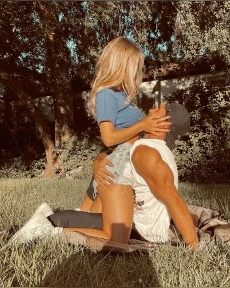 The deep, dark truths about attraction.

Women will always run circles around you until you internalize these 20 facts:

1. She's hypergamous only when she's not s*xually attracted to you.