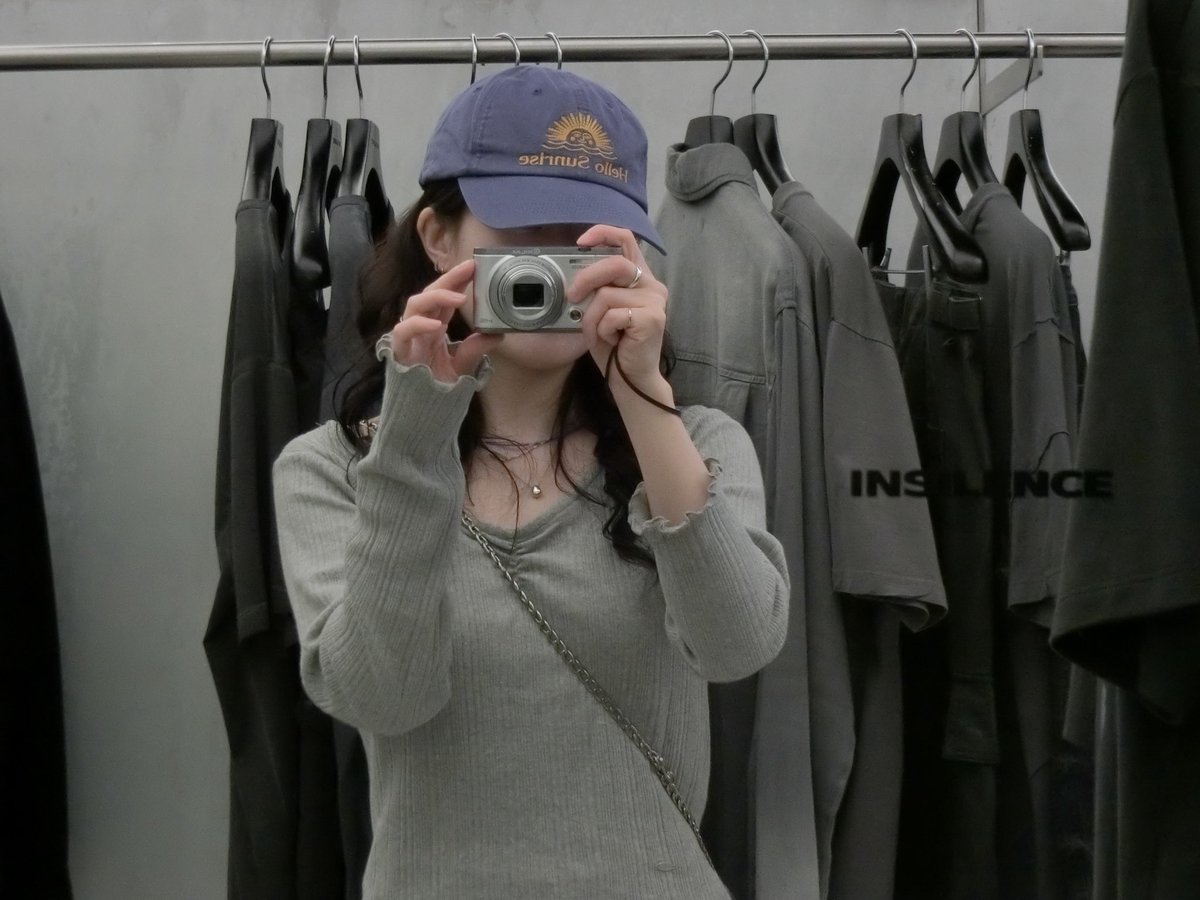 디카의 물빠진 색감이 너무 좋아😶‍🌫️