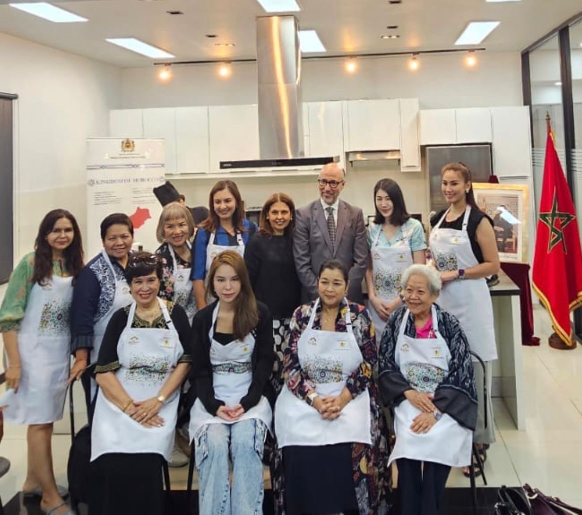 AmbMorBkk's tweet photo. I was honored to present #Morocco's rich culinary and gastronomic heritage as a key element of 🇲🇦 soft power at Mrs. Balbir’s cooking school https://t.co/bYt0iAMFCS