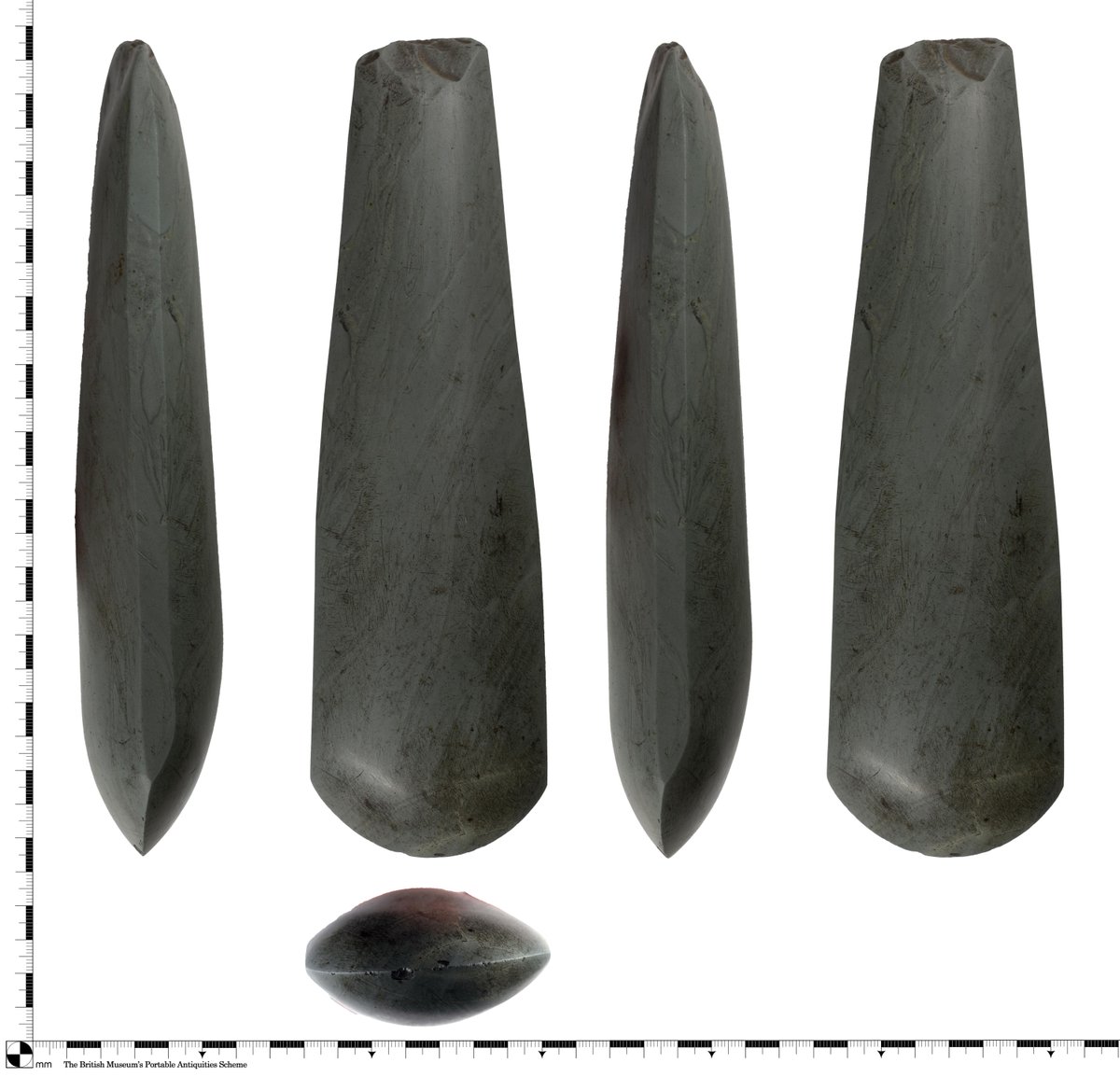 YORYM_FLO's tweet image. This stunning Neolithic knapped, ground, polished stone axehead was found in a river in Yorkshire. It's likely made of Langdale tuff. Langdale axes have been found throughout England & are evidence for exchange of materials in the Neolithic. #FindsFriday finds.org.uk/database/artef…
