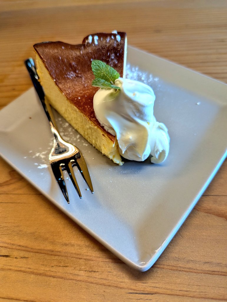 tornador69's tweet photo. 娘(中3)と #OmiCafe powered by #来福酒造 でランチ。
メインはソースが選べる #鰆の塩焼き。俺は玉ねぎバター醤油、娘は梅。
五穀米、素敵な副菜たち、粕汁、そして甘酒。
デザートは #米粉入りバスクチーズケーキ。
徒歩圏内あったら確実に飲む。
早く免許取ってくれ。
宜しく娘。
#今日のランチ https://t.co/NFl0rL6wfU