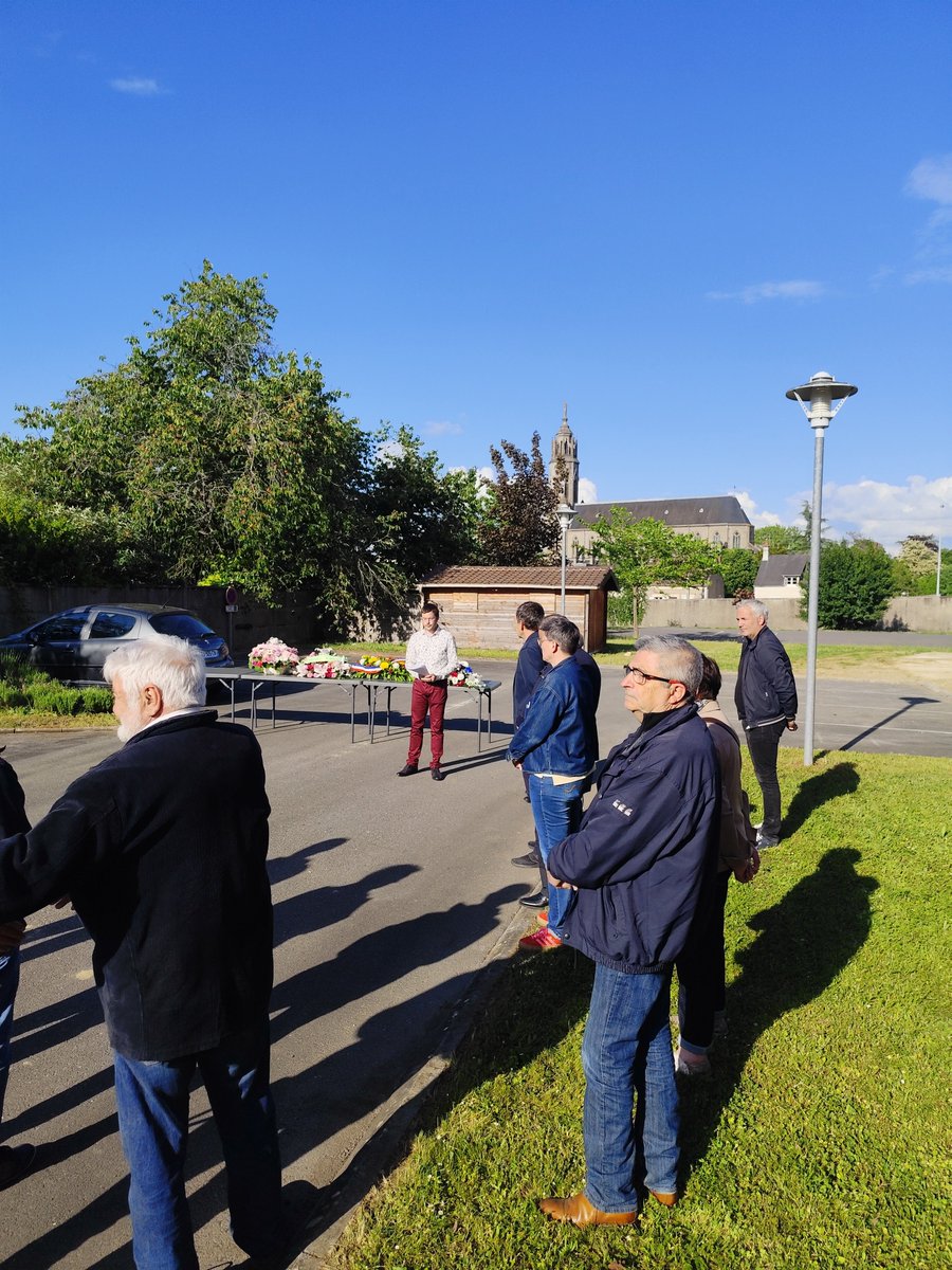 INSPÉ Centre Val de Loire (@inspecvl) on Twitter photo Des photos de la cérémonie du 8 mai organisée par le SE UNSA 18 au centre de formation de Bourges de l'<a href="/INSPECVL/">INSPÉ Centre Val de Loire</a>. La cérémonie au monument aux morts est réalisée en hommage à nos anciens combattants et pour célébrer les 80 ans de l'armistice de la seconde guerre mondiale. Des photos de la cérémonie du 8 mai organisée par le SE UNSA 18 au centre de formation de Bourges de l'<a href="/INSPECVL/">INSPÉ Centre Val de Loire</a>. La cérémonie au monument aux morts est réalisée en hommage à nos anciens combattants et pour célébrer les 80 ans de l'armistice de la seconde guerre mondiale.