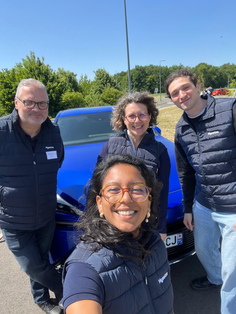 🔵 Une nouvelle station #hydrogène voit le jour à Sorigny avec Cosmhyc Demo, gérée par la communauté de communes Touraine Vallée de l’Indre ! 
Objectif : décarboner les territoires grâce à la #MobilitéHydrogène. Nous y participions avec notre #Mirai de <a href="/toyota_france/">Toyota France</a> 🚙