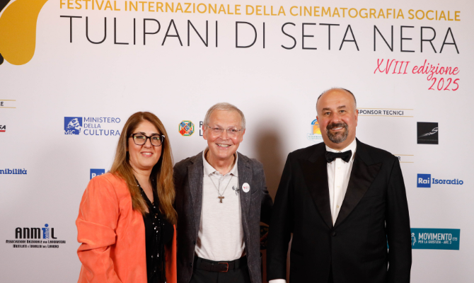 👏 Congratulazioni dalla #CooperazioneItaliana 🇮🇹 al <a href="/Cuamm/">Medici con l'Africa | Doctors with Africa</a> e al Direttore Don Dante Carraro per il 🏆premio "Miglior progetto di cooperazione internazionale" assegnato in occasione della VIII edizione del Festival Tulipani di Seta Nera <a href="/raisostenibile/">Rai per la Sostenibilità - ESG</a>.

🔗mediciconlafrica.org/blog/generica/…