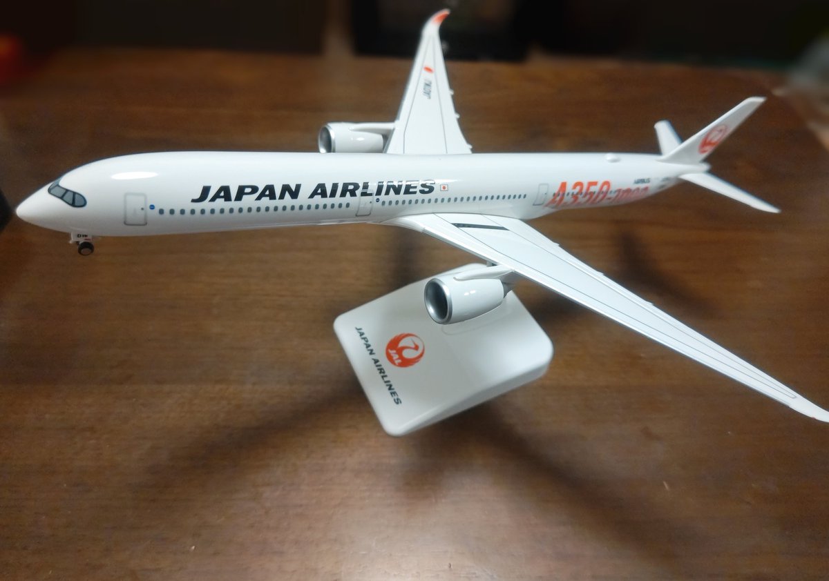 koihakaz's tweet photo. 読者プレゼント!近い将来乗りたい飛行機だったので応募したのですが、当たるもんなんですね〜😳 1/200は意外に大きくて迫力がある!
これを飾るにふさわしい部屋にせねば‼️🤣
朝からテンションアゲアゲです✈️
#JALCARD さんありがとうございます😆
#agoraplus 読者限定プレゼント https://t.co/HSkiQLapby