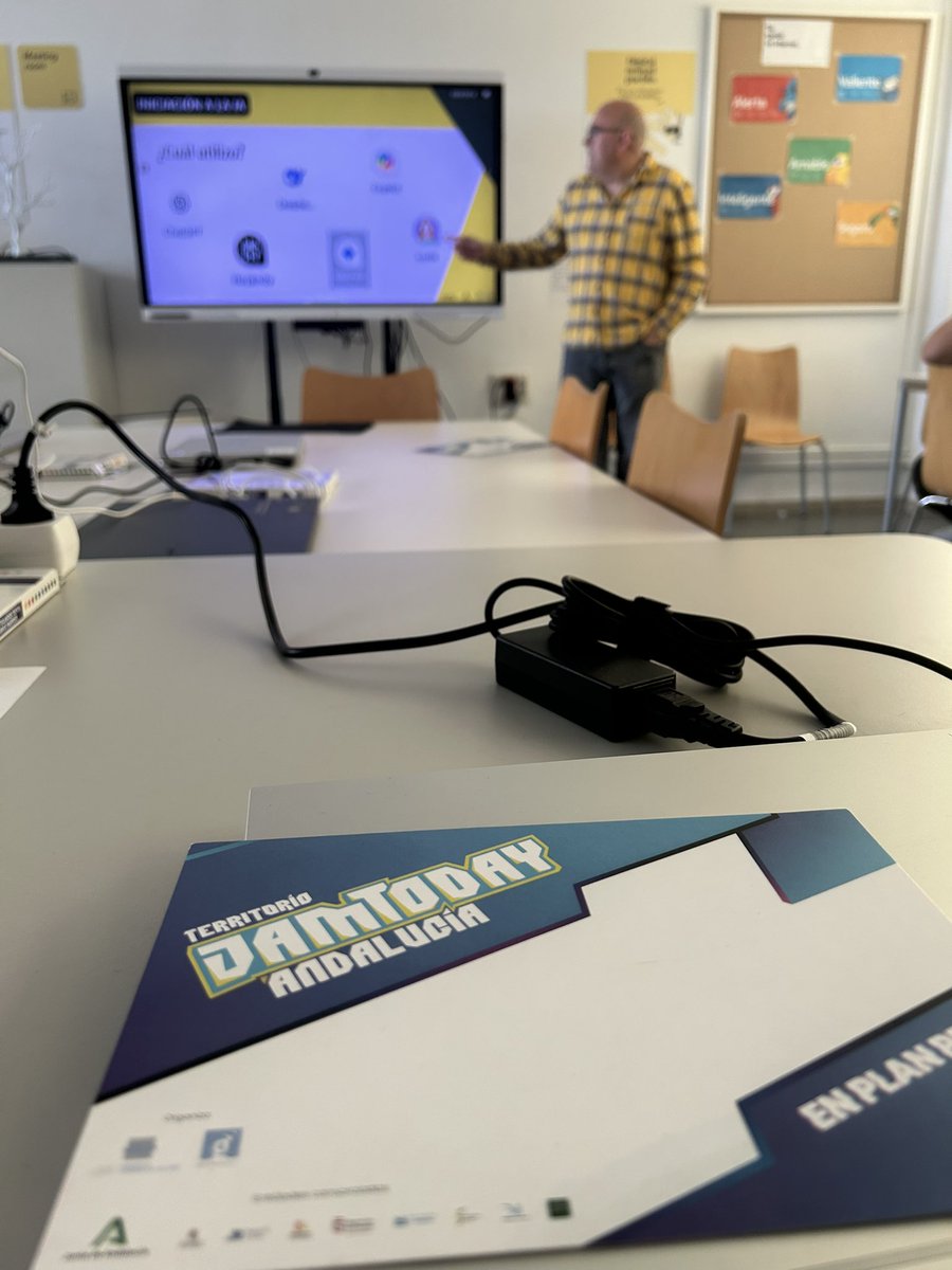 Hoy en la #JamTodayJunior 2025 #Guillena hablando de #IA <a href="/AYTOGUILLENA/">AYUNTAMIENTO DE GUILLENA</a> <a href="/PuntosVuela/">Puntos Vuela</a>