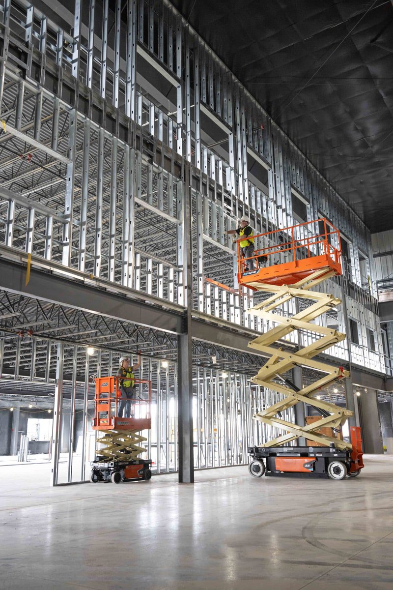 PMV_ME's tweet photo. @JLG_Industries  enhances electric slab scissors, vertical lifts and stock-pickers
Standard AC Drive motors and lithium-ion options to be rolled out soon 
Read here:  https://t.co/nFdOrzm7jl 
#jlg #mewps #scissorlifts #electricscissorlift #accessequipment #aerialworkplatform https://t.co/MTXbEZpVm4