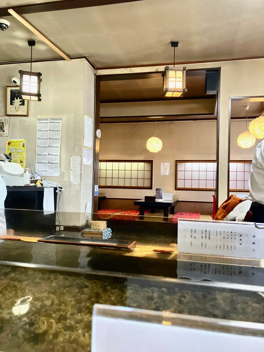 kiwo3joh's tweet photo. 本町『緑寿庵』冷だまし中盛+玉子焼増し
たぬき蕎麦はぶっかけが多いが、ここのは珍しく冷かけで、当店一番人気だ。
更科はプリプリ食感で手繰ると天カスが絡んで来て旨み倍増。たぬき蕎麦は天カスが決め手だネ!
玉子焼きは甘くて麺とパクついて汁で流し込むと最高だ。😘👌#Soba #Tenkasu #Tamagoyaki https://t.co/0ncTddojWJ