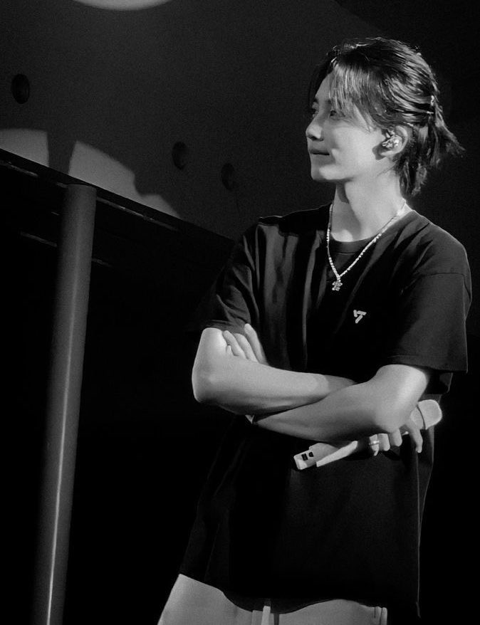 wnwuspace's tweet photo. back to zero
— #jeonghan x oc 

it was your brother’s rules na bawal magustuhan ang isa sa mga kaibigan niya. 

but, out of all the people that you could’ve had as your roommate, si jeonghan pa na kaibigan ng kuya mo na naging crush mo rin dati. https://t.co/FJAa8uJfGG
