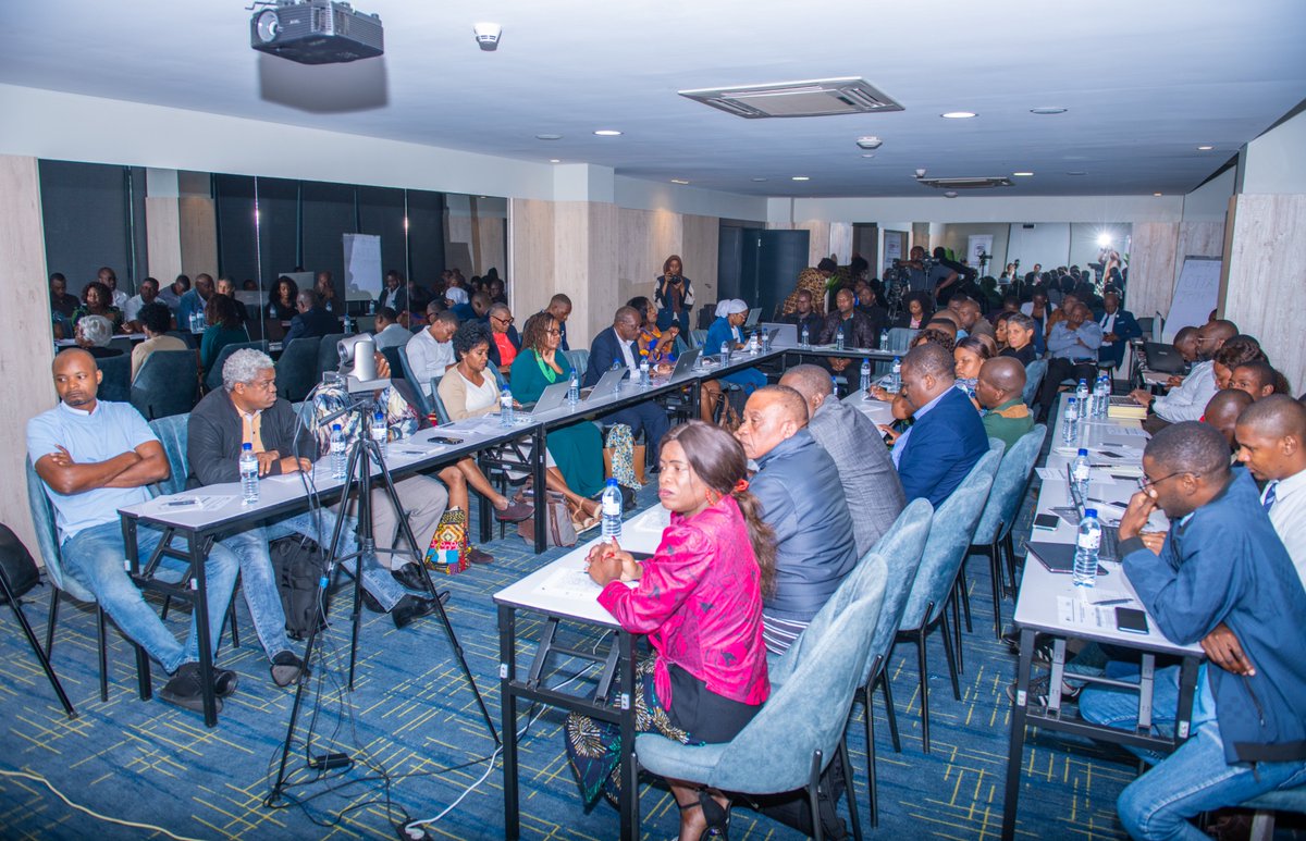 Fundação para o Desenvolvimento da Comunidade (@fdc_moz) on Twitter photo Sociedade civil uniu forças para discutir o seu papel na monitoria do Fundo Soberano de Moçambique! O workshop organizado pela <a href="/FDC_Moz/">Fundação para o Desenvolvimento da Comunidade</a> @ROSC e @FundacaoMasc fortaleceu o envolvimento cívico na gestão transparente dos recursos naturais.
#FSM #SociedadeCivil #Transparência Sociedade civil uniu forças para discutir o seu papel na monitoria do Fundo Soberano de Moçambique! O workshop organizado pela <a href="/FDC_Moz/">Fundação para o Desenvolvimento da Comunidade</a> @ROSC e @FundacaoMasc fortaleceu o envolvimento cívico na gestão transparente dos recursos naturais.
#FSM #SociedadeCivil #Transparência