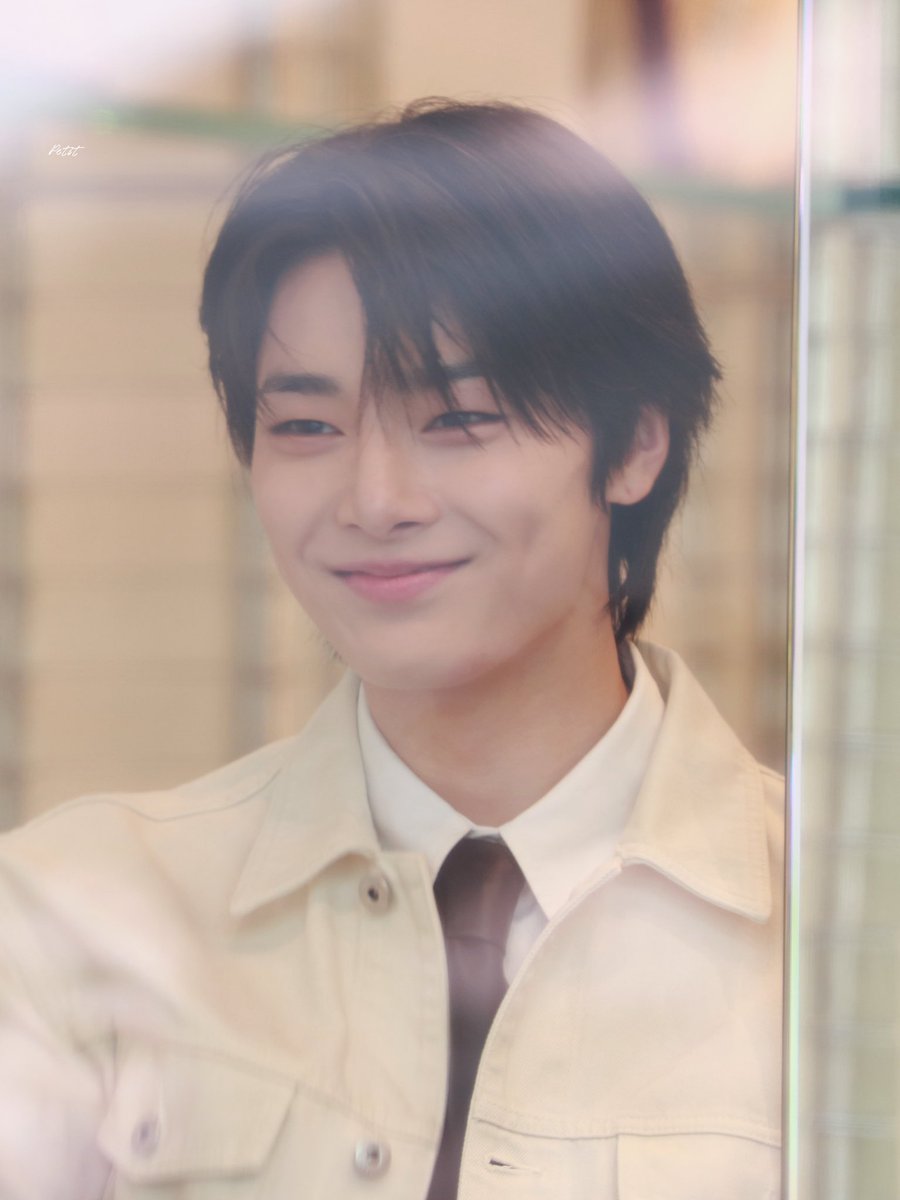 viraltakes's tweet photo. I.N of Stray Kids photographed at a Bottega Veneta store today. https://t.co/MmJqWN8gix