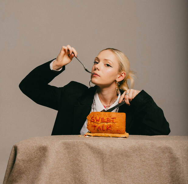 Brand new music from Mara Liddle. The new single "Sweet Talk" is out today. 
Find out more here musicnewsmonthly.com/mara-liddle-sw…
Photo by Jacob Swetmore 

#NewMusicFriday