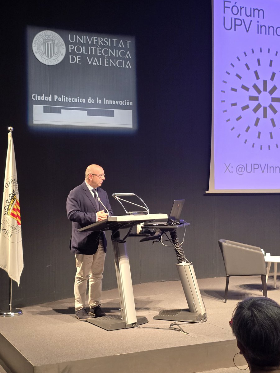 UpvInnovacion's tweet photo. 💡👤 Arranca el #FórumUPVInnovación con la bienvenida de Juan José Cortés, dir. gral. de Innovacion @GVAivace y @JoseECapilla, rector de la @UPV.

Puedes seguir el encuentro online👇
https://t.co/iOx0iPIR9x https://t.co/CanL6Yh3qE