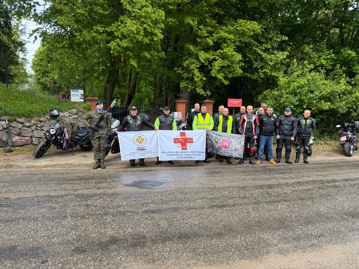 Cen_Weterana's tweet photo. ‼️🇵🇱 W tym tygodniu żołnierze #109SzW oraz #3BLOG z Gliwic, przy wsparciu #2BZ i #RZI, w ramach 6 edycji Rajdu Motocyklowego Weteranów oddali hołd śp. st. chor. sztab. A. Rozmiarkowi i śp. sierż. P. Ordyńskiemu.
#Pamiętamy 🕯️🇵🇱🏍️ https://t.co/WyVnozFf1M