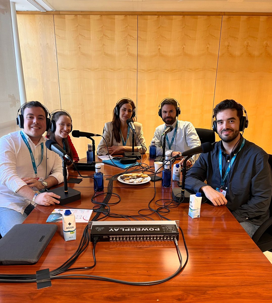 JOVREUM (@jovreum) on Twitter photo ¡Pronto estará disponible el nuevo episodio del podcast!
Grabado en directo desde el Congreso #SER2025🎙️✨
Comentamos las iniciativas de este año, la newsletter, el congreso y mucho más desde Madrid 🏛️
¡Dale al play y no te lo pierdas! ▶️
#PodcastJOVREUM
<a href="/SEReumatologia/">Soc.Esp.Reumatología</a> ¡Pronto estará disponible el nuevo episodio del podcast!
Grabado en directo desde el Congreso #SER2025🎙️✨
Comentamos las iniciativas de este año, la newsletter, el congreso y mucho más desde Madrid 🏛️
¡Dale al play y no te lo pierdas! ▶️
#PodcastJOVREUM
<a href="/SEReumatologia/">Soc.Esp.Reumatología</a>