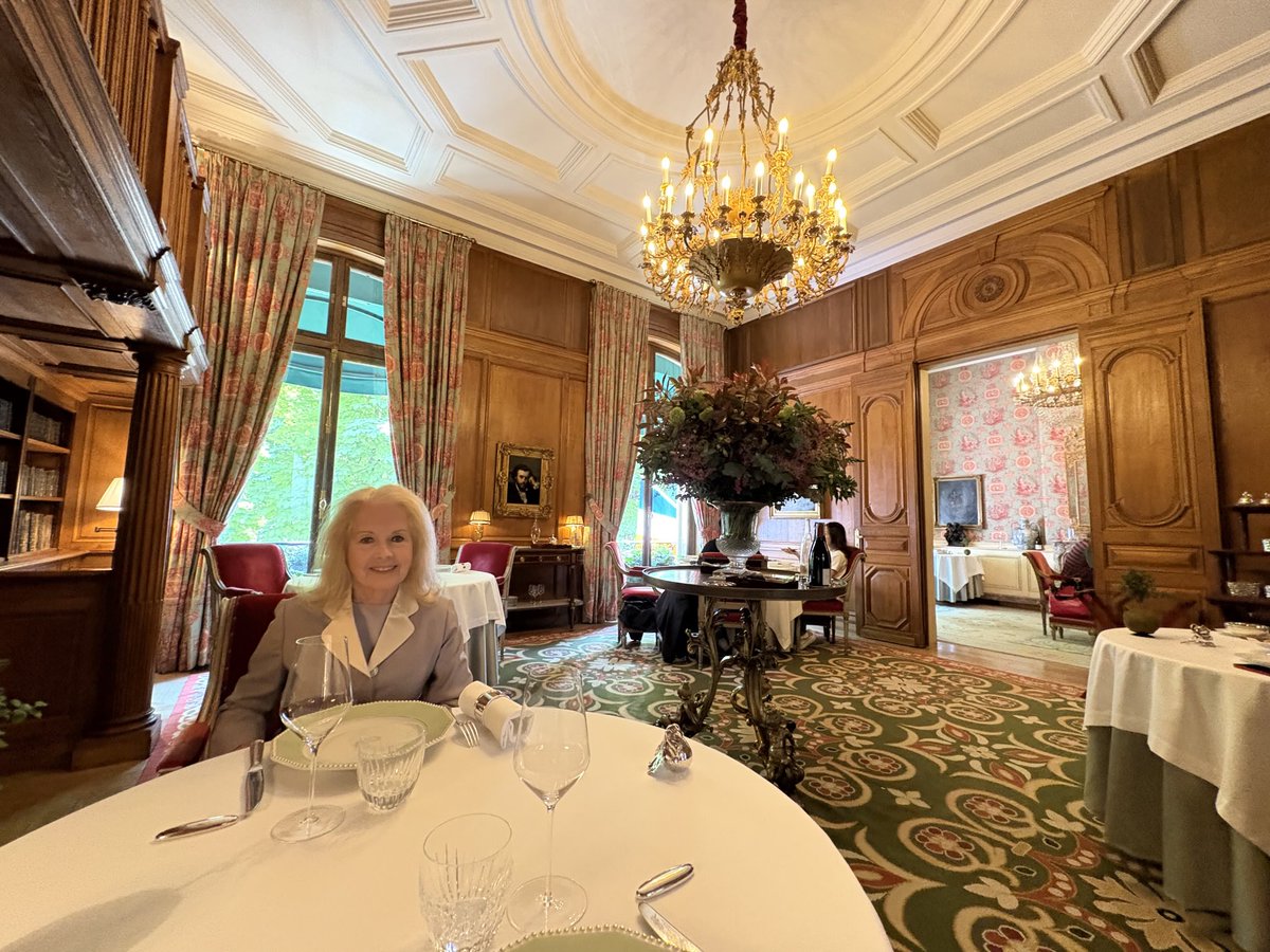 The gorgeous front dining room at #LeVlarrnce withAlison in vintage #NinaRicci.