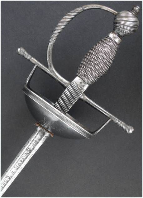 MarozzoEspa's tweet photo. Something I find kinda cool.
While most smallswords has unusable finger rings, and are just vestigial decorative remnants of earlier rapiers, spanish smallswords and some italian smallswords actually have usable finger rings!
#swords #smallsword https://t.co/bGe8AVvuJz