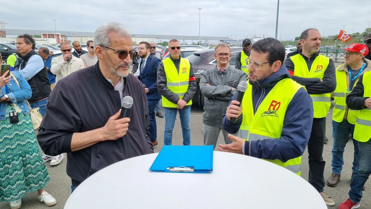 #FO a organisé hier, dans une ambiance conviviale, une mobilisation sur le site de #Stellantis #Poissy afin de sensibiliser aux menaces qui pèsent sur l’industrie dans la vallée de la Seine. Plus de 500 personnes ont répondu à l’appel.