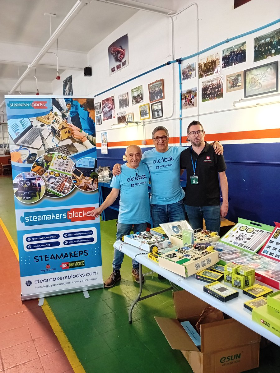 ToniMorenoRey's tweet image. Lo presentamos en @robolot  #RobolotCon2025 y hoy en @alcoibot 
Ha nacido  steamakersblocks.com  TODOS los usuarios de @arduinoblocks ya estais dados de alta en la nueca plataforma.