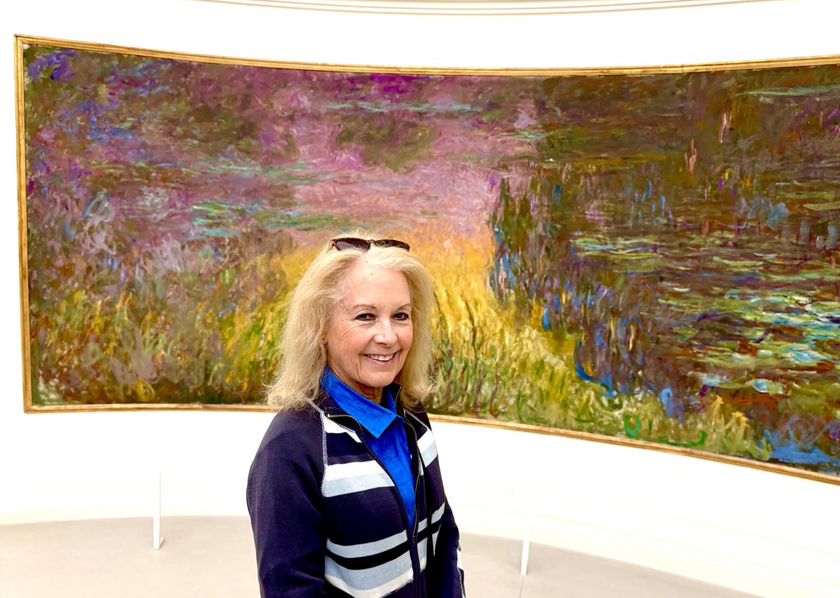 Alison in front of #Monet’s #Waterlillies at the #MuseeDeLOrangerie in #Paris.