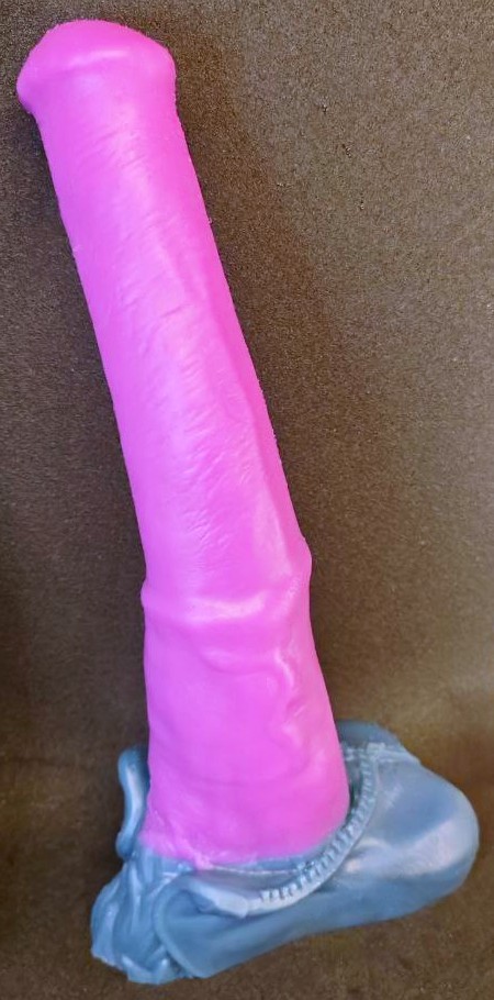 This UV-reactive Maverick XL not only inflates around the flare, but can double as a road flare under UV light!

Get your own gigantic flaring horse cock here: Akifutoys.com/home.php?page=…