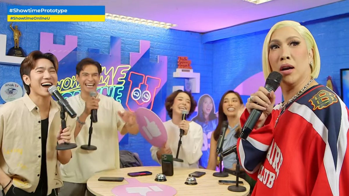 jmcarcoochie's tweet photo. At dumalaw pala si Meme sa #ShowtimeOnlineU at naki-#SplukInTheNameOfLove
Sa mga absent po ngayon, sensya na daw! 😁✌🏻
@wize_estabillo @JM_jmdc @sheenabofficial @zeahnestlepala @AnthonyKastilyo
#ShowtimePrototype
@itsShowtimeNa 💙💛🫶🏻🌈☀️ https://t.co/2FuM1bVtH0