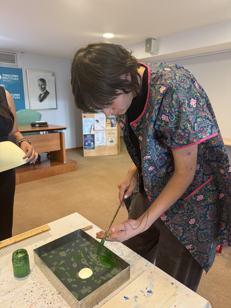 Ebru Atölyelerimiz Tüm Renkleriyle Devam Ediyor!

Katılım gösteren herkese gönülden teşekkür ederiz. Her atölyede yeni bir heyecan, yeni bir buluşma yaşıyoruz!