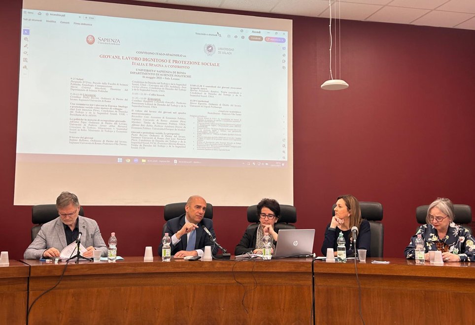 🚀Hoy tiene lugar en la universidad #LaSapienza de Roma el encuentro entre profesores españoles e italianos sobre empleo juvenil y protección social para los jóvenes.
#Giovani, lavoro dignitoso e protezione sociale. Italia e Spagna a confronto. 🇮🇹🇪🇸
