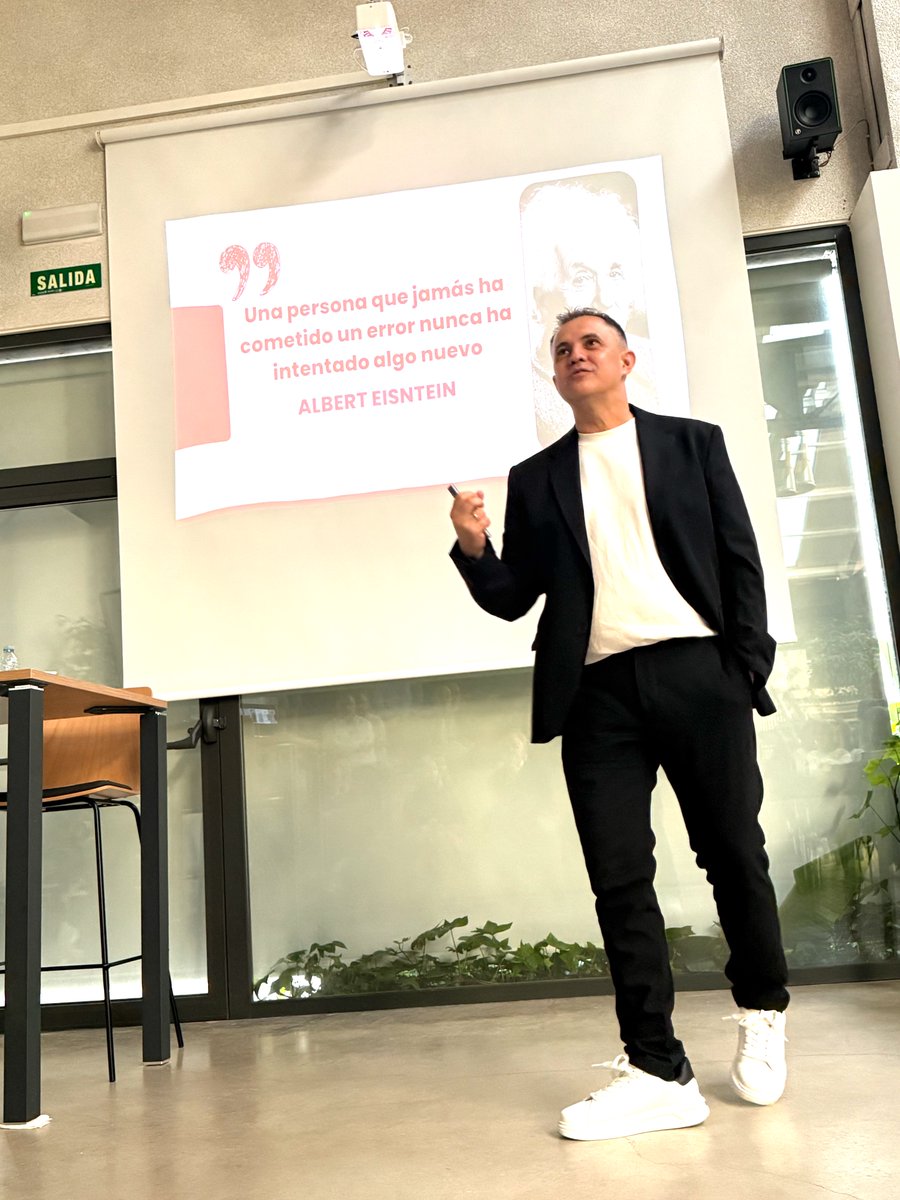 davidgilcoach's tweet photo. Gracias a @Montarelo y al espacio M25, fui el ponente ¡¡101!! de la #SunParty 🌞.
Inspirada en la “pink slip”, esta Sun Party transforma el desempleo en una oportunidad: networking, motivación y conexión para crecer profesionalmente. 💼✨ https://t.co/UDb5esotyO