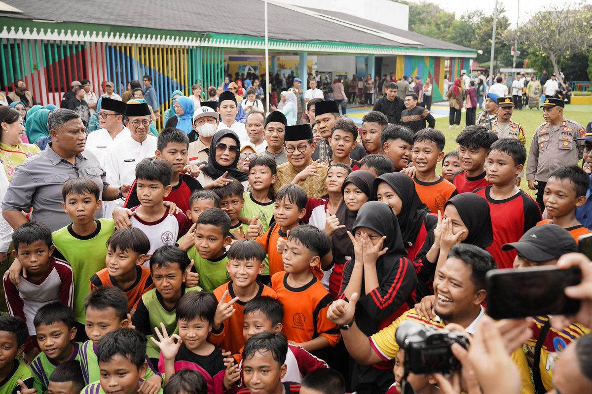 pramonoanung's tweet photo. RPTRA Kalijodo akan hidup kembali. 

Hari ini saya meninjau langsung, untuk memastikan ruang ini kembali dikelola dan diperbaiki. InsyaAllah bisa memberikan manfaat yang optimal bagi masyarakat. https://t.co/BUCrWDnk4L