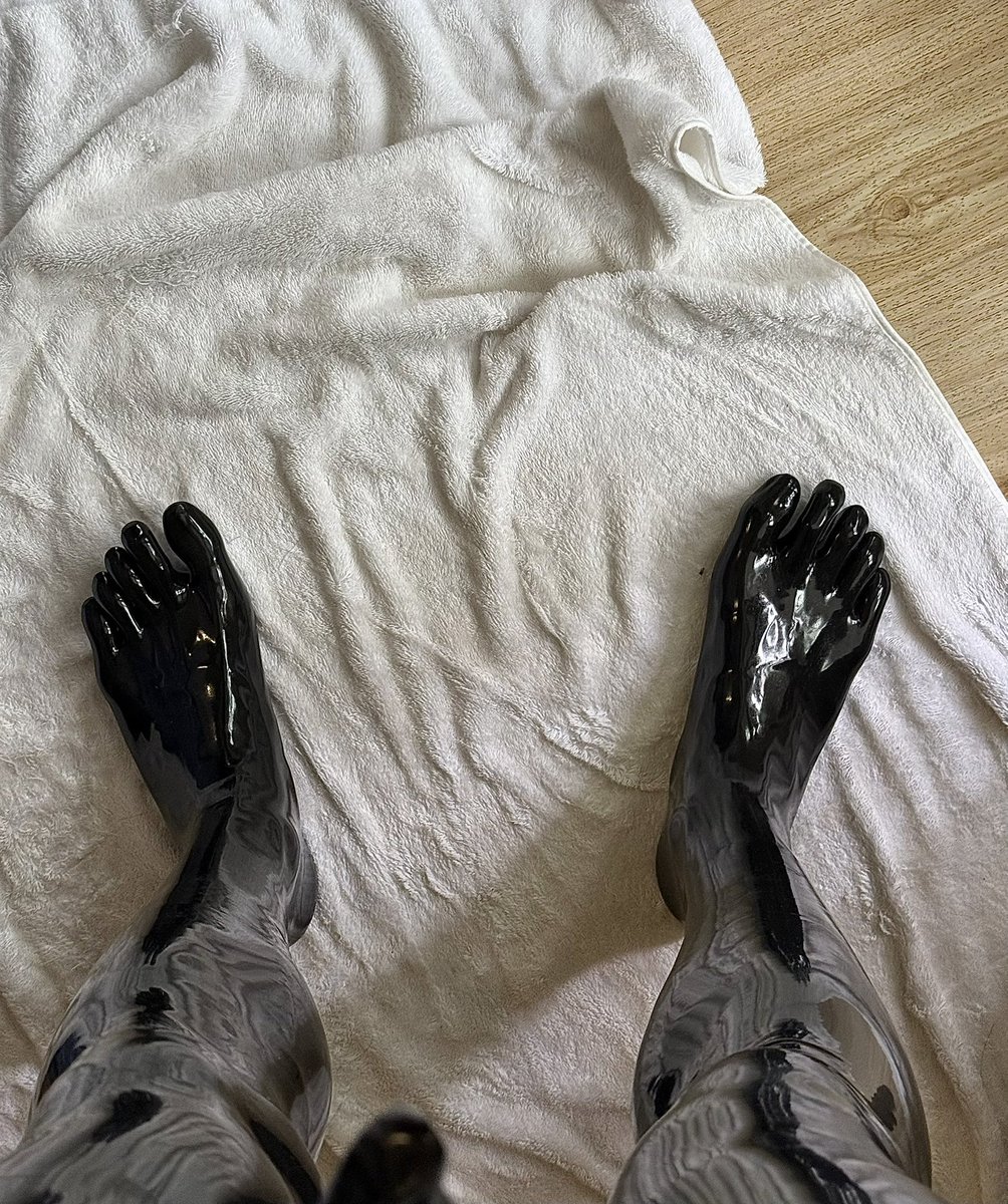 🦶🏻🫵🏻