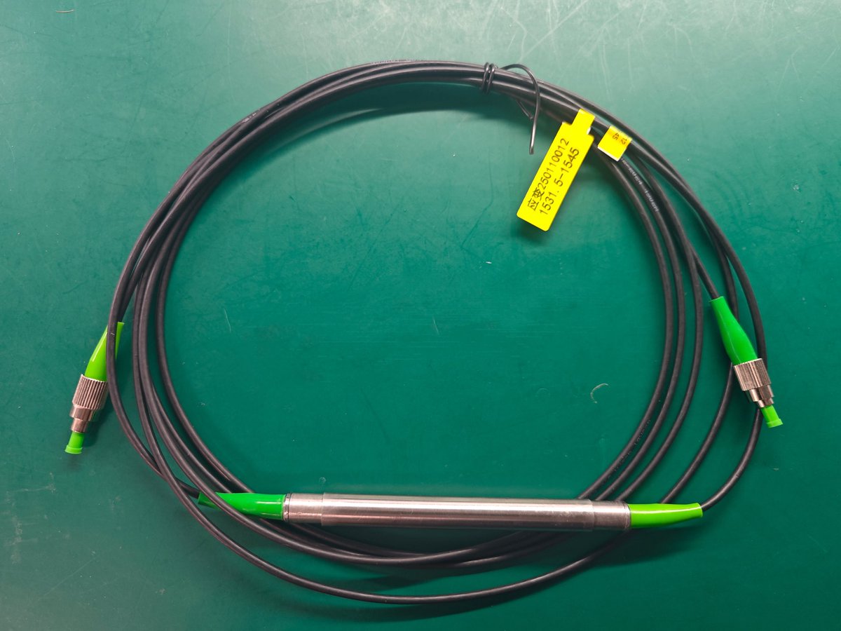 Tiny strains, precisely detected. FBG strain sensors deliver reliable data.
#FBGSensor #StrainMeasurement #OpticalSensing #PrecisionTech #fyp