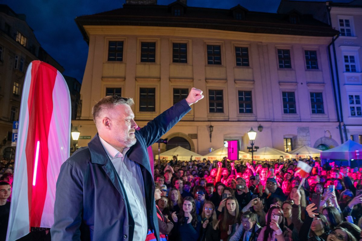 PiotrIkonowicz1's tweet image. Głosuję na Zandberga.
Adrian Zandaberg reprezentuje aspiracje młodego pokolenia do dachu nad głową, normalnych umów o pracę, wydolnej służby zdrowia, nowoczesnego państwa z tanią energią, bez żerowania przez partie i polityków na majątku publicznym.