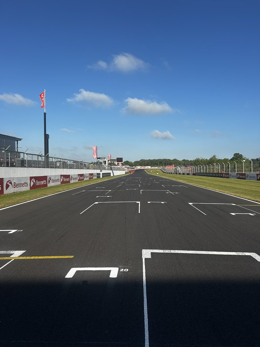 Delicate Elf (@delicateelf) on Twitter photo Morning from a sunny <a href="/DoningtonParkUK/">Donington Park</a> for round2 of <a href="/OfficialBSB/">Bennetts British Superbike Championship</a> Morning from a sunny <a href="/DoningtonParkUK/">Donington Park</a> for round2 of <a href="/OfficialBSB/">Bennetts British Superbike Championship</a>