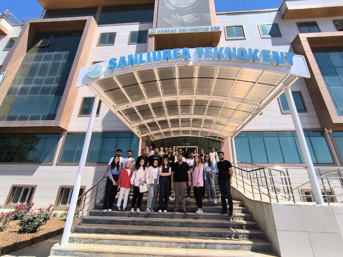 Harran Üniversitesi Siverek Meslek Yüksekokulumuz Bilgisayar Programcılığı Öğrencileri, Öğr. Gör. Dr. Mustafa ALPSÜLÜN eşliğinde Şanlıurfa Teknokentimizi ziyaret ettiler. Teknokentte yapılan çalışmalar ve girişimcilik hakkında, Proje Koordinatörümüz Bülent ÖRER’ den bilgi