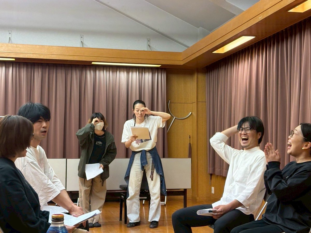 #吉祥寺GORILLA 日々！
ずいずいお稽古をしております #人間のあくた 
光山は主人公のアクタが勤める人材派遣会社で働く社員の役です
正直まだ自分の役を掴めていないのですが…だからこそ色々とチャレンジしつつがんばりたい気持ちです
第３稿が上がりました👏
まだまだみんなでこねこねしてゆきます