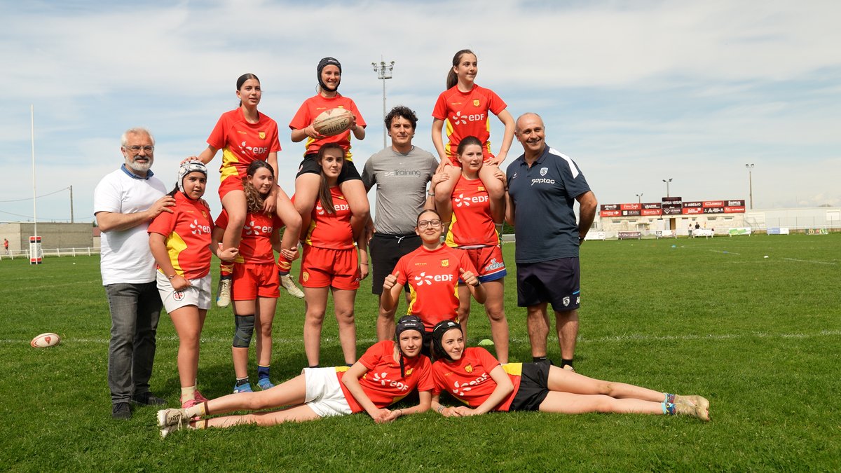 SG et Vous (@sg_etvous) on Twitter photo Nous sommes allés à Saverdun chez SG Courtois pour les Rencontres Terrain Favorable avec la <a href="/LNRofficiel/">Ligue Nationale de Rugby</a> <a href="/PSaintAndre/">Philippe Saint-André</a> et des ambassadeurs du rugby professionnel ont mené des ateliers rugby regroupant de nombreux joueurs et joueuses du département. Merci à tous ! 👏 Nous sommes allés à Saverdun chez SG Courtois pour les Rencontres Terrain Favorable avec la <a href="/LNRofficiel/">Ligue Nationale de Rugby</a> <a href="/PSaintAndre/">Philippe Saint-André</a> et des ambassadeurs du rugby professionnel ont mené des ateliers rugby regroupant de nombreux joueurs et joueuses du département. Merci à tous ! 👏
