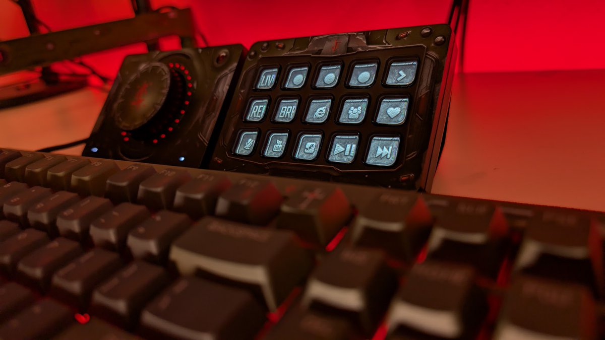 JimPanseGamer's tweet image. Anzeige
Die neue Custom DOOM Serie bringt genau den brutalen Vibe des Gameplays von The Dark Ages (gerade gestern zum ersten Mal durchgezockt!). 

Spart mit meinem Code &quot;ZZ-JIMPANSE&quot; im offiziellen Shop: elgato.sjv.io/jimpanse