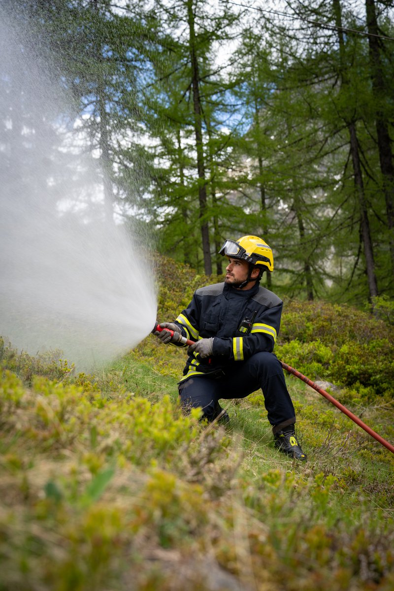 🔥 Entraînement feux de forêt à Vallorcine pour les pompiers de la Haute-Savoie : lignes d’alim, coordination en zone difficile, réactivité en conditions réalistes.
Un entraînement essentiel face au risque croissant d’incendies.
#FeuxDeForêt #SDIS74