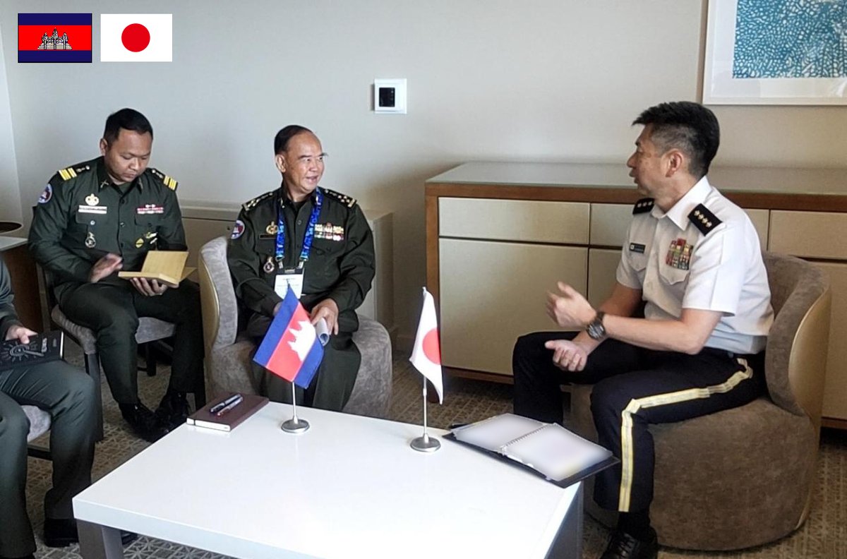JGSDF_pr's tweet photo. 🇹🇭🇮🇩🇰🇭🇬🇧🇵🇭🇯🇵森下陸上幕僚長は、5月13日、太平洋地上軍シンポジウム(#LANPAC )において、パナー・タイ陸軍司令官、マルリ・インドネシア陸軍参謀長、マオ・ソパン・カンボジア陸軍司令官、イーストマン英陸軍参謀副長及びガリード・フィリピン陸軍司令官との懇談を行いました。
#陸上自衛隊 は、同志国各国陸軍種と連携し、引き続き、インド太平洋地域の平和と安定、繁栄に貢献してまいります。🇹🇭🇮🇩🇰🇭���🇧🇵🇭🇯🇵