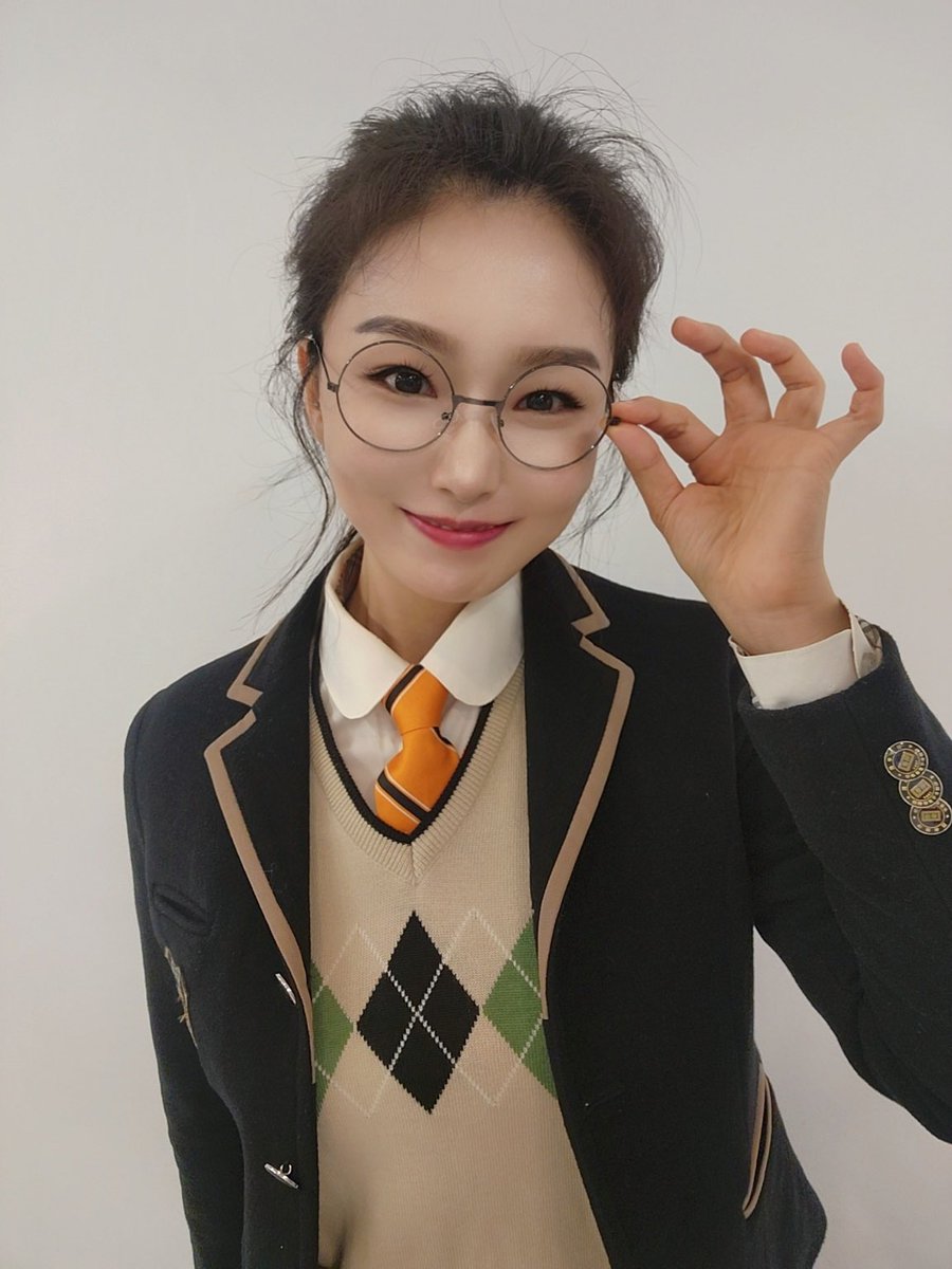 𝑳𝒐𝒏𝒈 𝒕𝒊𝒎𝒆 𝑹𝒐𝒏𝒈 𝒔𝒆𝒆
D-1 💌

롱타임롱씨, 곧 만나요 :)