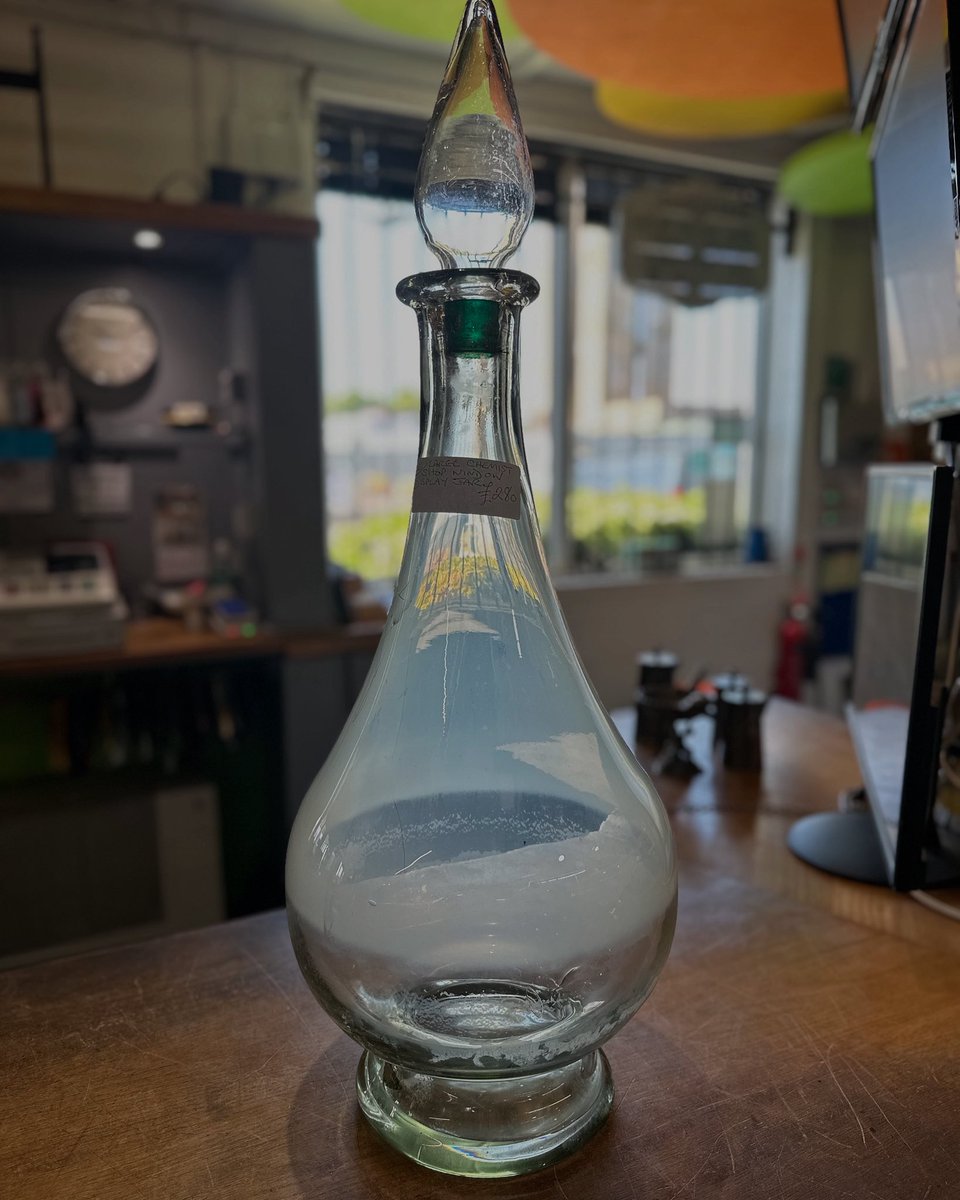astraantiques's tweet photo. Large shop display chemist bottle,new in this week.  #unit131 #chemistbottle #largechemistbottle #glassbottle #shopdisplay #windowdisplay #astraantiquescentre #hemswell #lincolnshire https://t.co/VHGhidxL9x