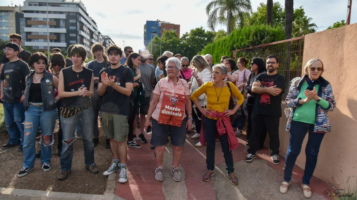 Ahir a Castelló #MazónDimissió va visitar la Càmera de comerç

Des del sindicalisme combatiu vam recordar-li algunes coses 👇👇
