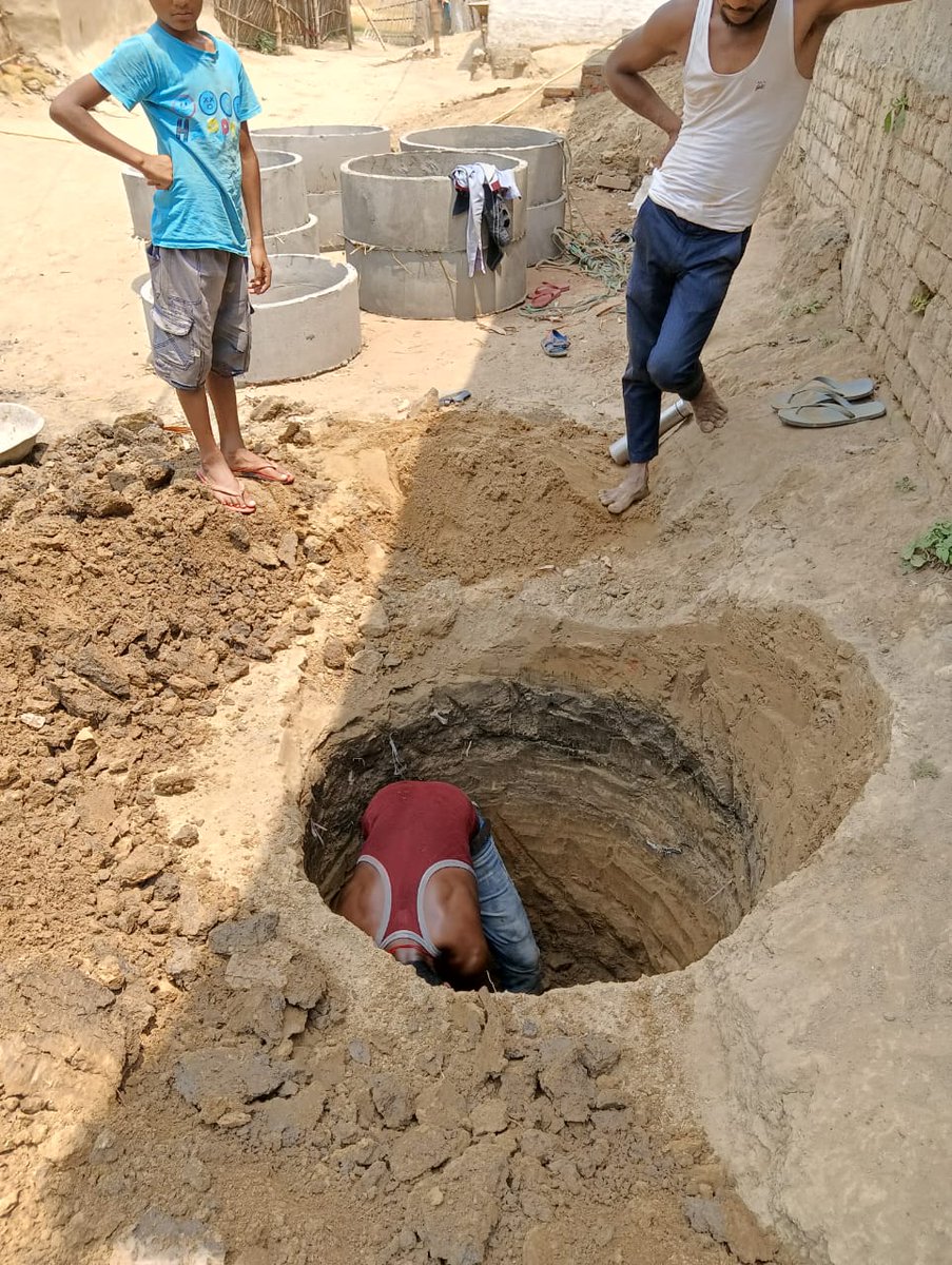 LSBA_Bihar's tweet photo. स्वच्छ भारत मिशन (ग्रामीण)/लोहिया स्वच्छ बिहार अभियान के अंतर्गत पश्चिमी चंपारण में  अनुसूचित जाति/ जनजाति टोलों में  शौचालय निर्माण कराया जा रहा है l
@SBMGramin
@MoJSDDWS
@IPRDBihar
@BiharRDD
@rajeshkbas42
@ddnewsBihar
@PIBWater
@PIB_Patna https://t.co/NIYkE4FCM5