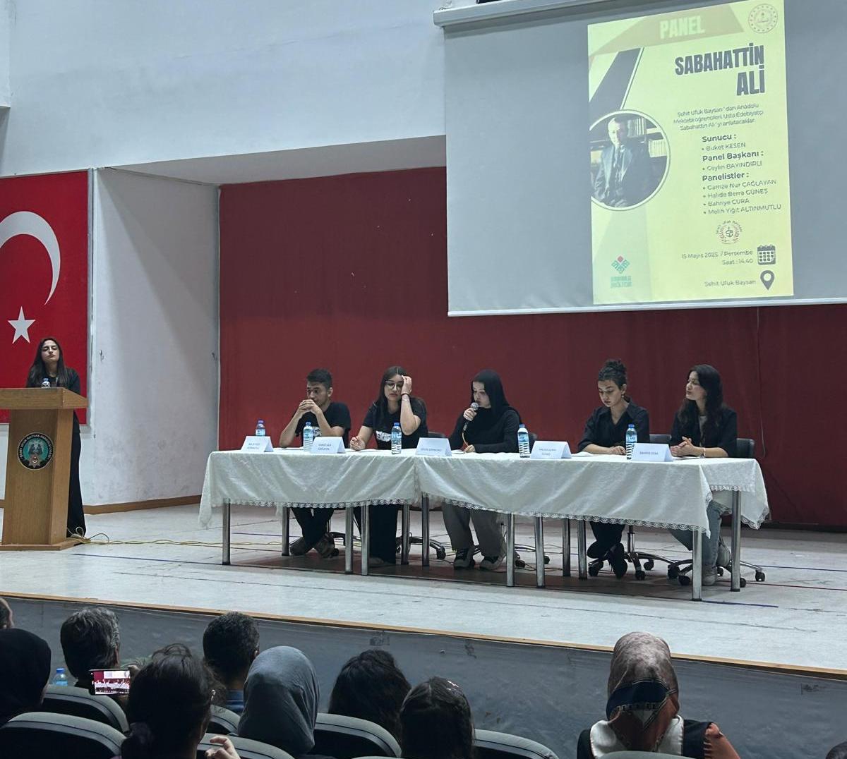 ANADOLU MEKTEBİ KAPSAMINDA OKULLARIMIZDA PROGRAMLAR DÜZENLENMEYE DEVAM EDİYOR

İlimizin çeşitli liselerinde eğitim gören Anadolu Mektebi öğrencilerimiz, külliyatlarını okudukları yazarlar hakkında paneller düzenlemeye ve okullarında yazar buluşmaları yapmaya devam ediyor.

Mayıs