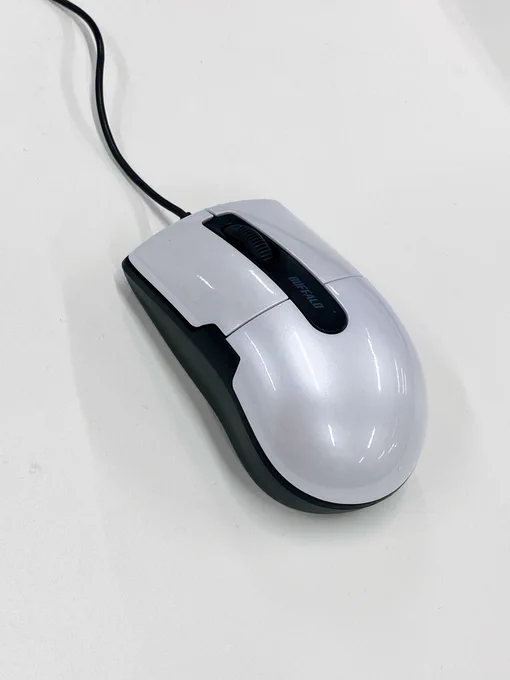 気に入って買った靴がマウスに似てた…