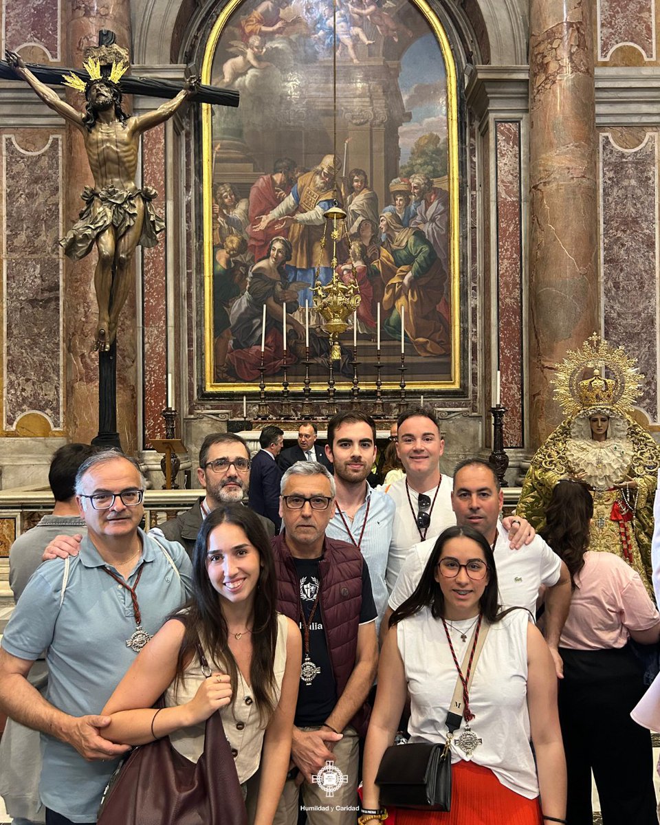 HumildadCaridad's tweet photo. ๐๐๐๐๐๐๐ ๐๐๐
๐๐๐๐๐๐ | Un grupo de hermanos, con nuestro Hermano Mayor al frente, representa a la Hermandad en el Jubileo de las Cofradรญas en Roma, dentro del #AรฑoJubilar .
Pedimos al Cachorro y a la Virgen de la Esperanza por #Montilla.
#SienteHumildad https://t.co/SzGH4SW19U