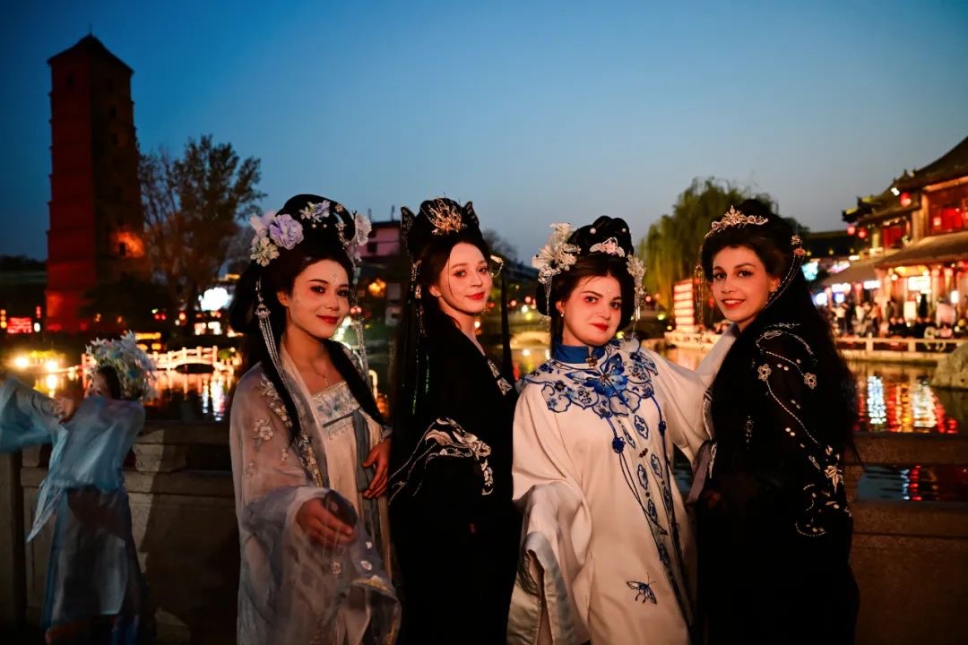 Visit_Henan's tweet image. Starting June 1, 2025, China's visa-free policy will benefit nationals of #Brazil, #Argentina, #Chile, #Peru and #Uruguay, with the trial period lasting until May 31, 2026. Looking forward to welcoming more friends to #China! #ChinaTravel #HenanTravel #henan #LatinAmerica